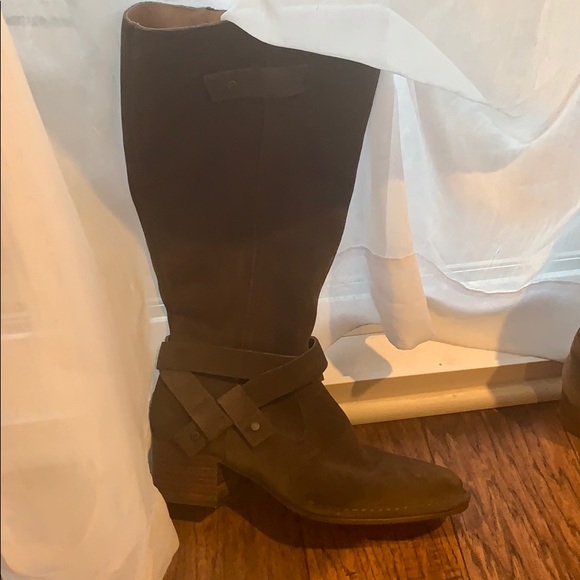 Boots - Picture 1 of 5